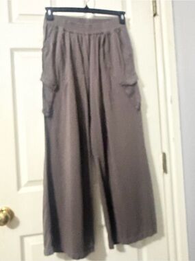 Wide-Leg Cargo Pants in Taupe with Elastic Waist